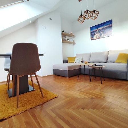 Apartman Ns Dan Private Parking Новий Сад Екстер'єр фото