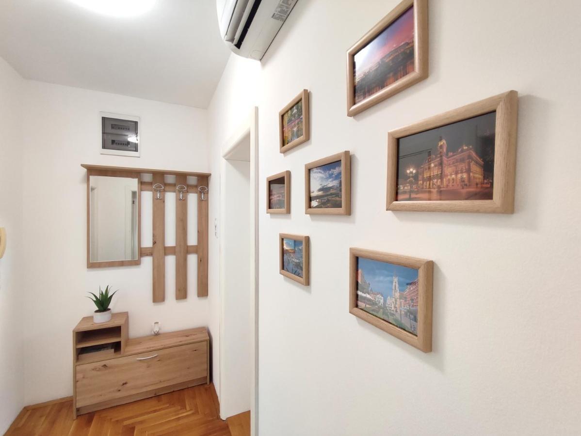 Apartman Ns Dan Private Parking Новий Сад Екстер'єр фото