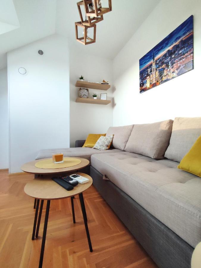 Apartman Ns Dan Private Parking Новий Сад Екстер'єр фото