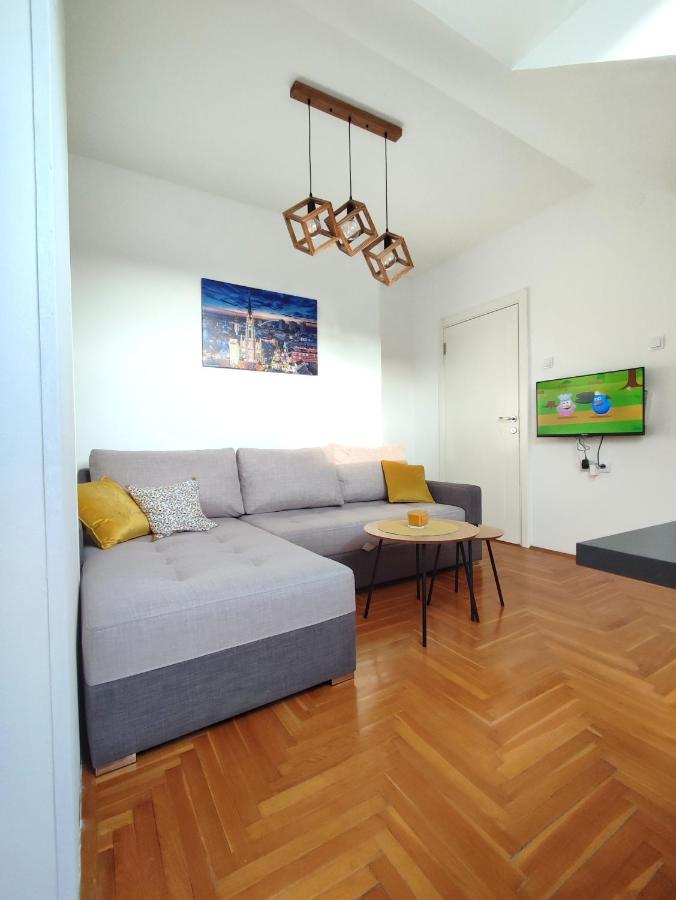 Apartman Ns Dan Private Parking Новий Сад Екстер'єр фото